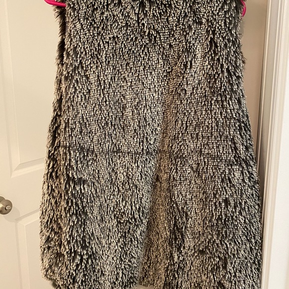 Le Luxe Faux Fur Vest - Picture 5 of 5